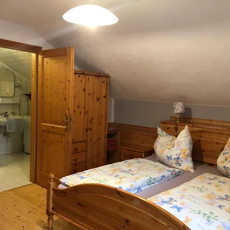 Gaestehaus Lumesberger Apartamento *
